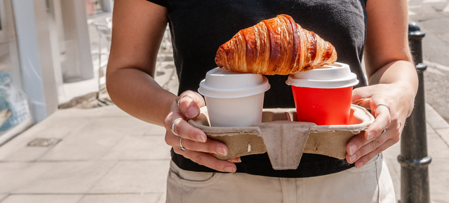 carrier tray with 4 flagship decent cups